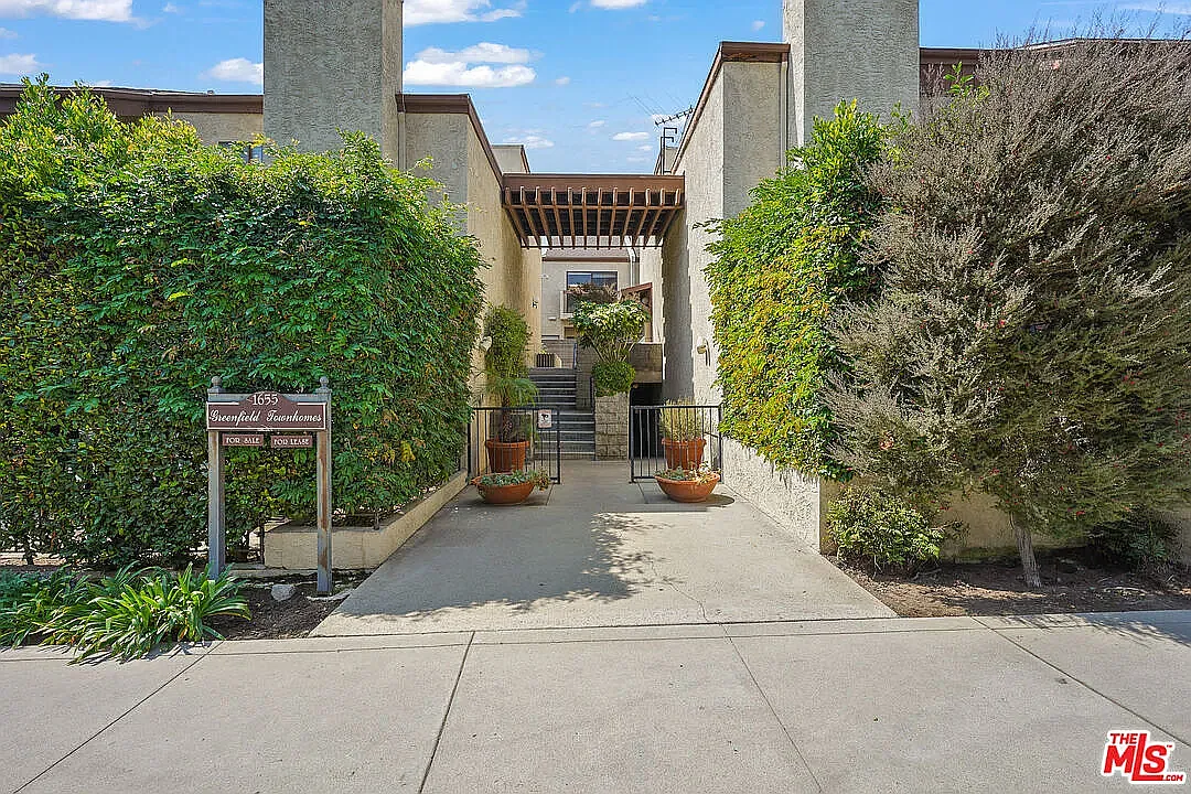 2 bed, 2.5 bath, 1151 sqft, $4,050 — Photo 1