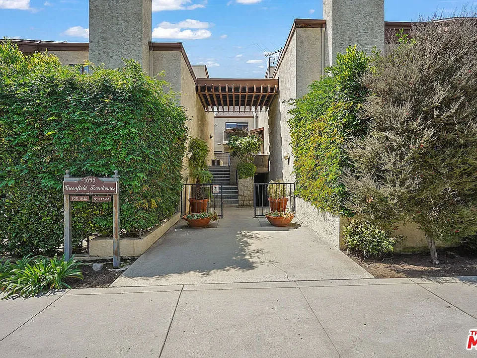1655 Greenfield Ave #23