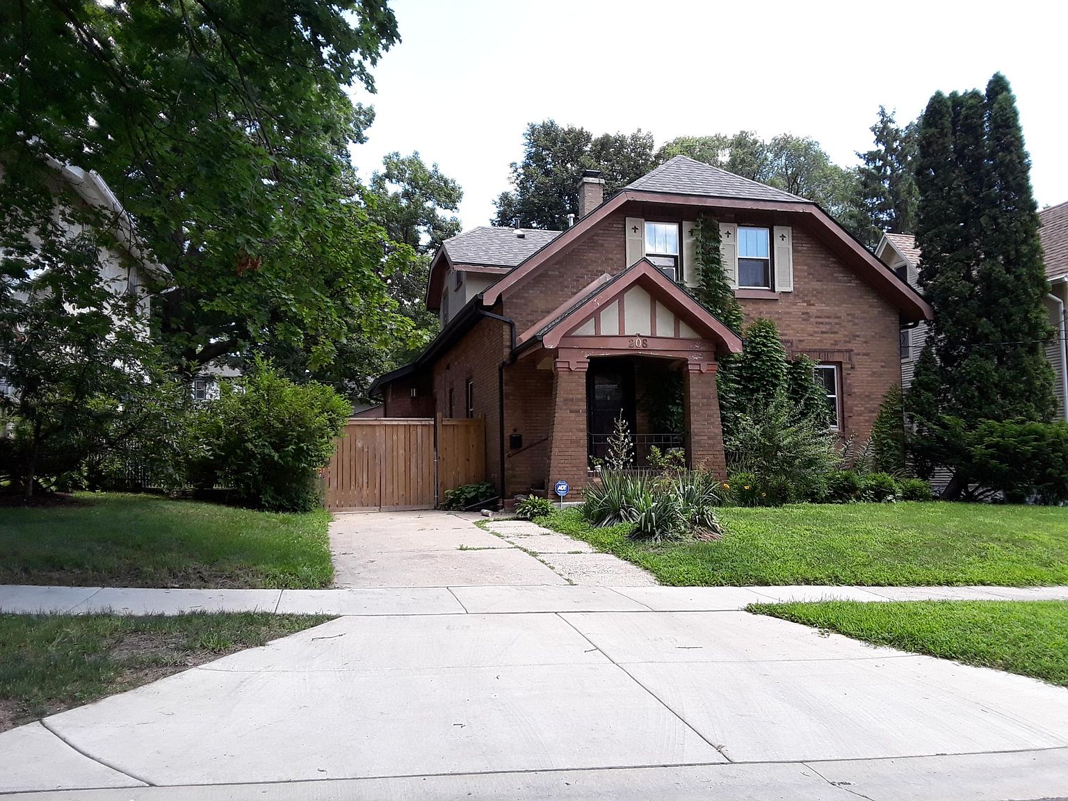 208 S London Ave, Rockford, IL 61104 Zillow