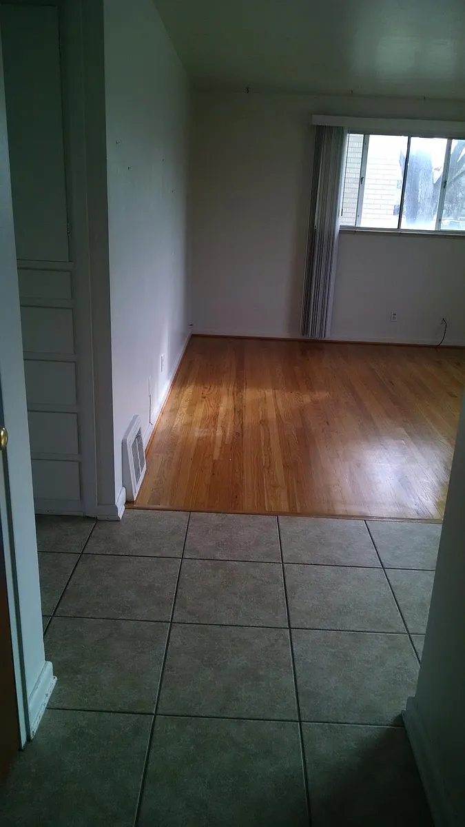 Hardwood flooring in L/R - 1811 Fremont Ave #2