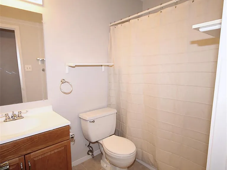 1106 Ravenscourt Dr — Photo 13
