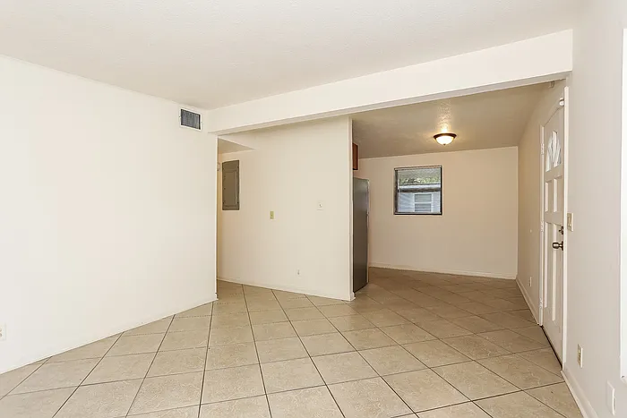 1004 Maynard St — Photo 2