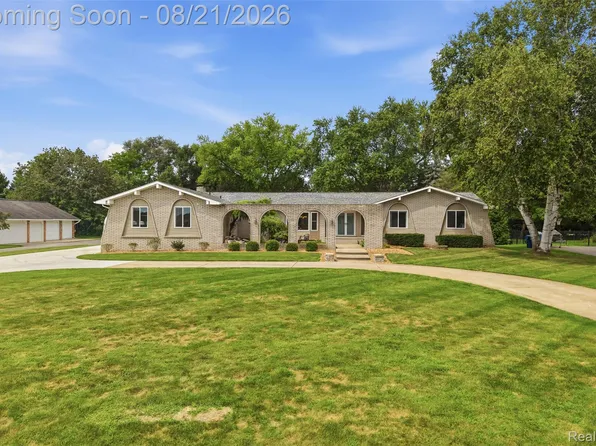 10528 Blaine Rd, Brighton, MI 48114