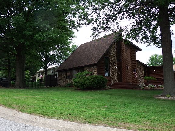 3rd image of 4908 Westmont Ave