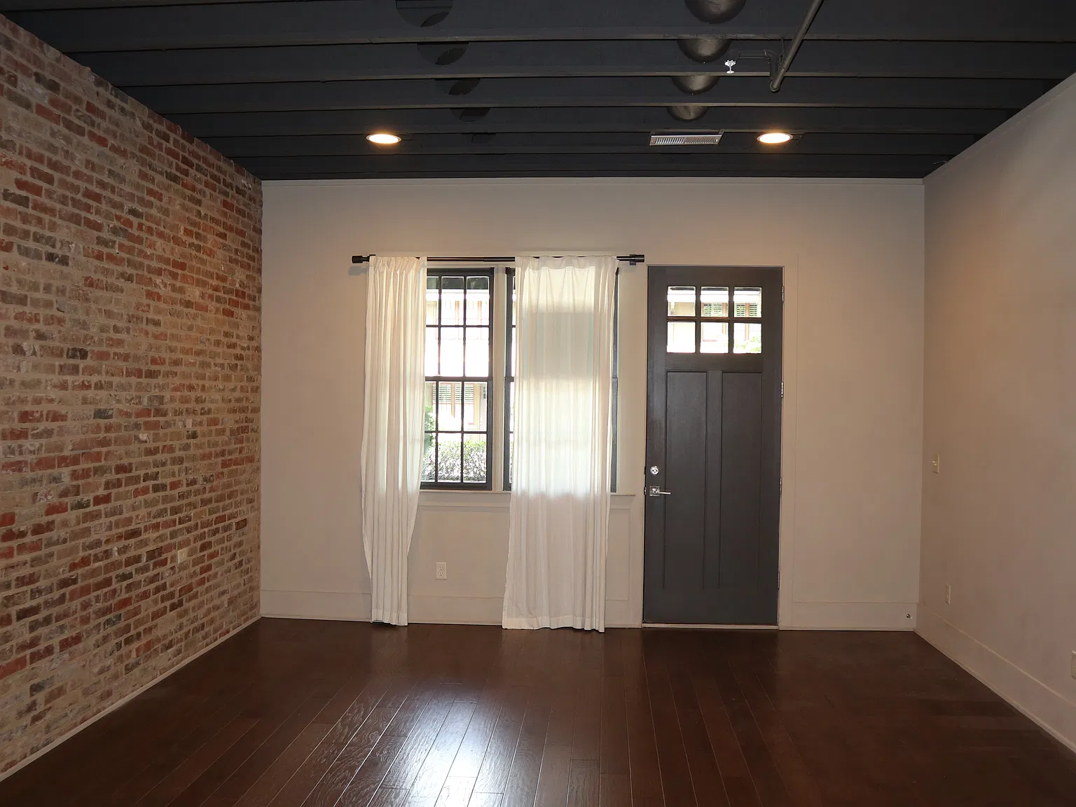 3 bed, 1766 sqft, $2,200 — Photo 2
