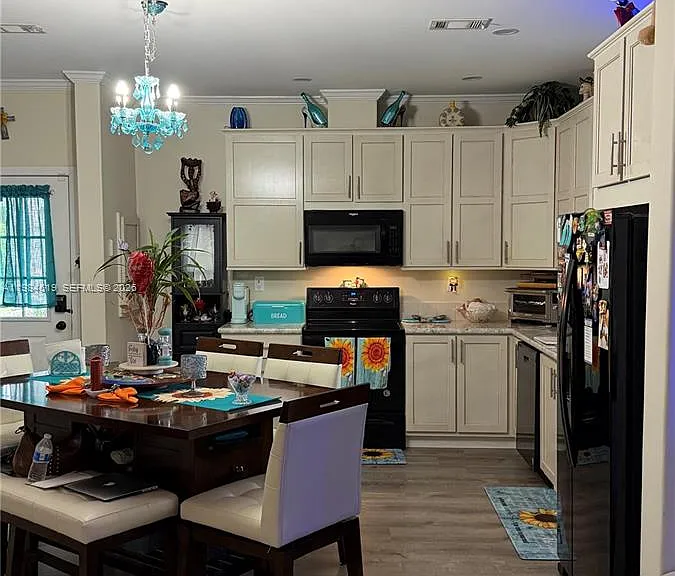 4219 Royal Manor Blvd #HOUSE — Photo 8