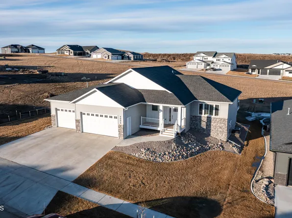 2006 Monarch Ave, Bismarck, ND 58503