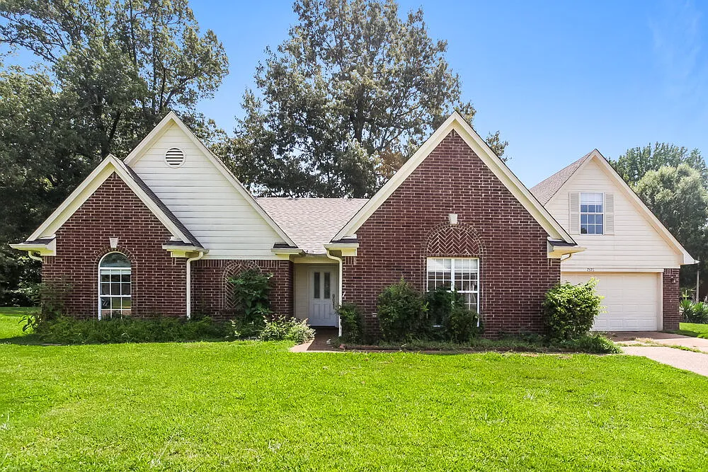 4 bed, 2.0 bath, 1887 sqft, $1,915 — Photo 1