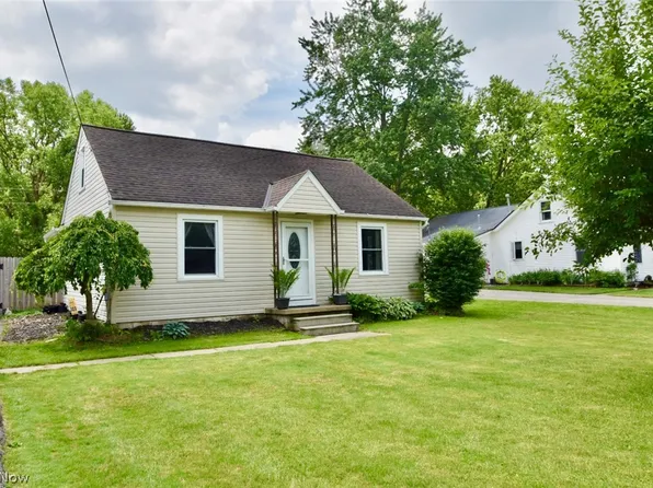 1053 Novak Rd, Grafton, OH 44044