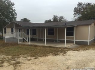 120 Moss Ln, Adkins, TX 78101