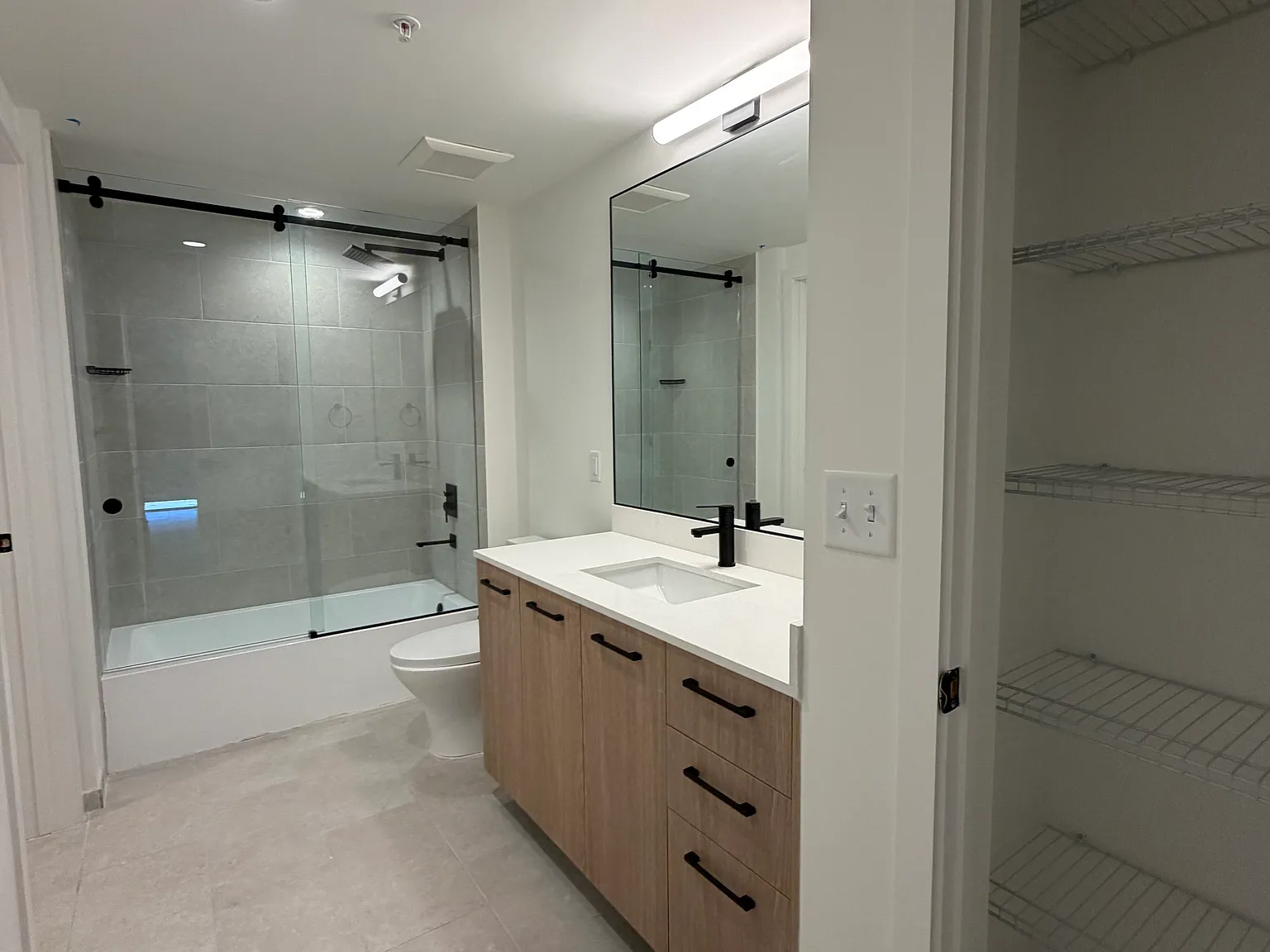 2 bed, 900 sqft, $2,310 — Photo 3