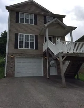 1026 Nottingham Dr — Photo 1
