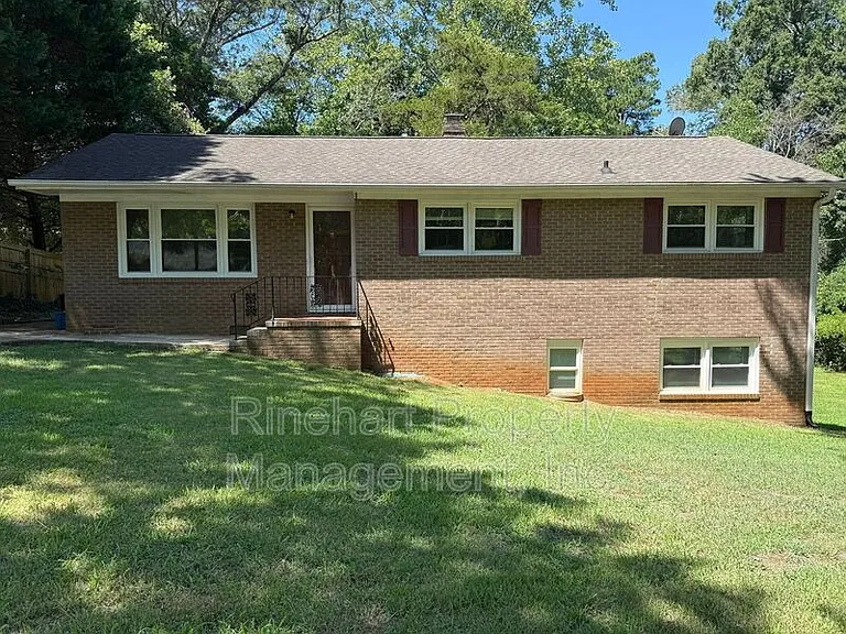 645 Greenbriar Ave — Photo 1