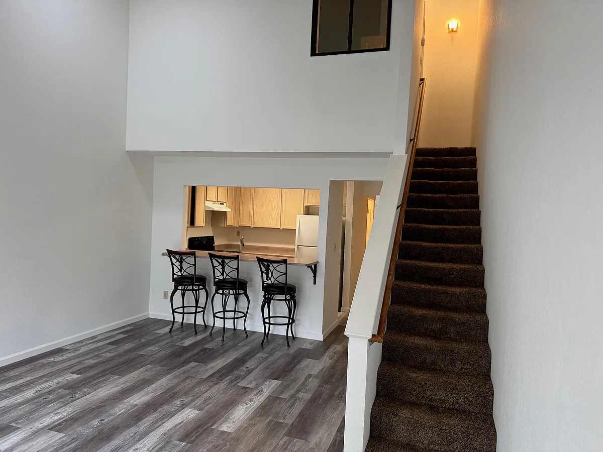 Building Photo - 537 Norlee St