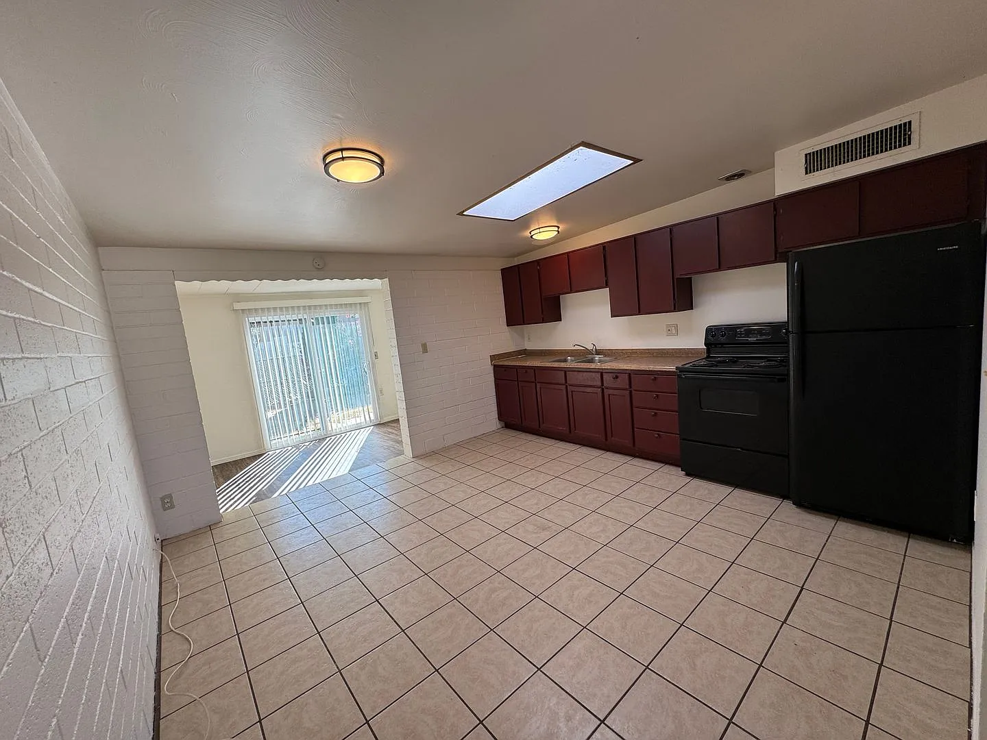 2Bdm 1 Bath, Washer/Dryer Hookups, Will no last long! — Photo 4