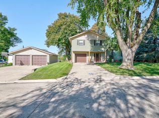 311 W 3rd St, Lake Park, IA 51347