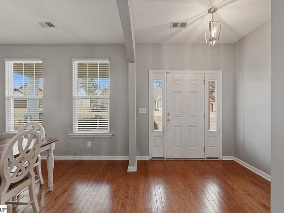 4th image of 258 E Pyrenees Dr