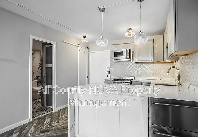 922 24th St NW #301 — Photo 22