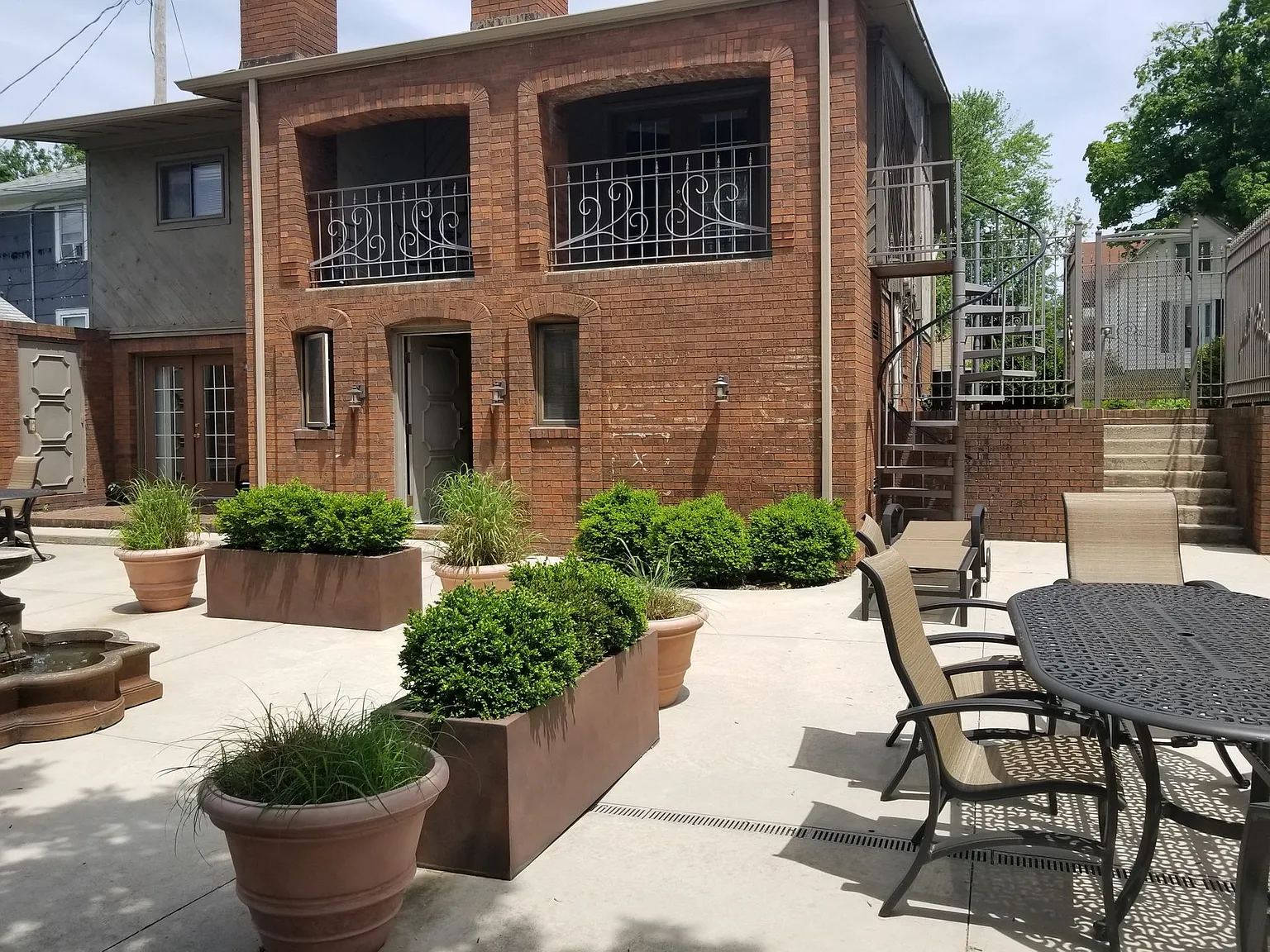 Hillside Apartments — Photo 4
