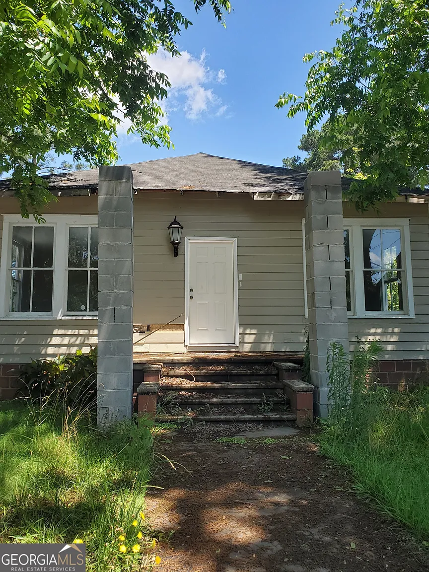 436 Woolfolk St photo 1