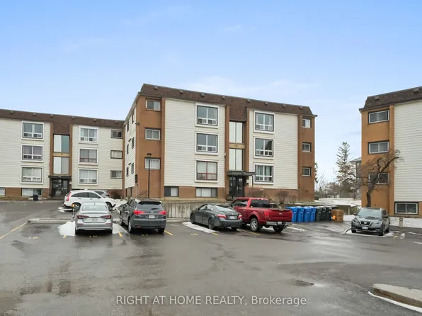 898 Elmsmere Rd #11, Ottawa, ON K1J 7T6