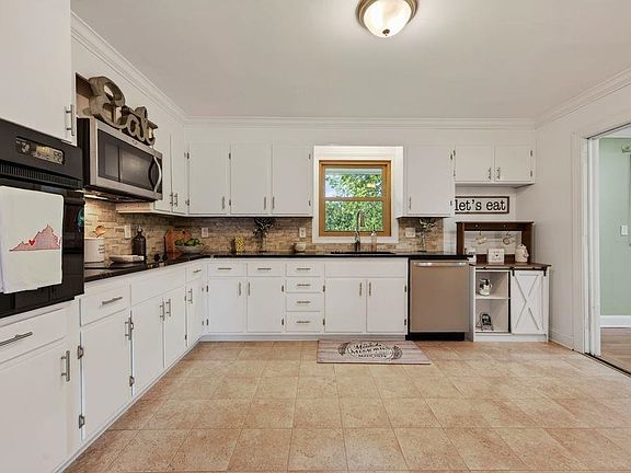 4th image of 1301 Westover Dr