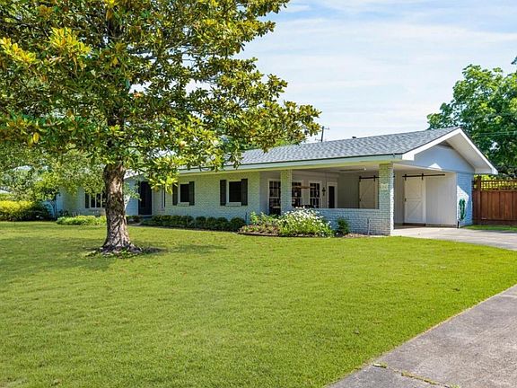 3rd image of 216 Saxon Dr