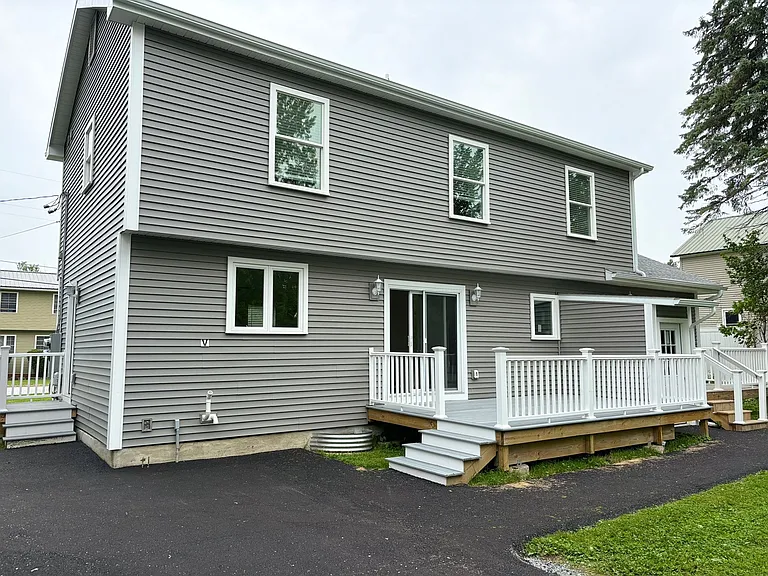47 Russell St — Photo 2