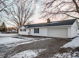 515 N 6th St, Hoopeston, IL 60942