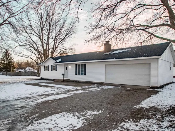 515 N 6th St, Hoopeston, IL 60942