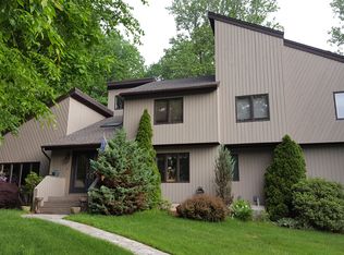 15 Canterbury Ln, Monroe, CT 06468