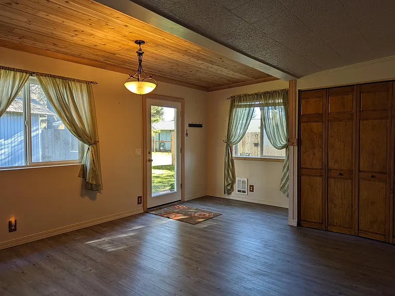 863 Trinidad Ct NE — Photo 11