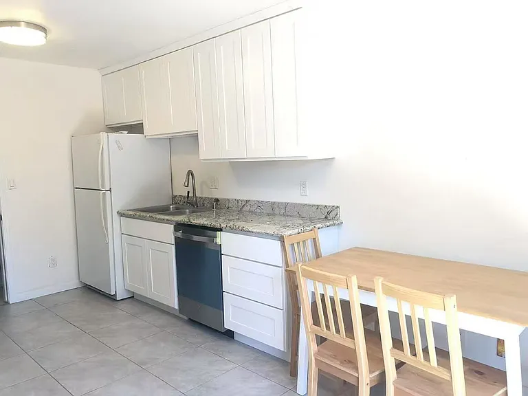 307 Saint Paul Dr — Photo 3