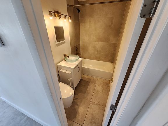 3rd image of 2425 Daley St APT C