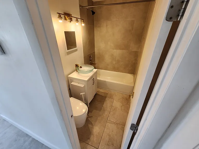 2425 Daley St #C — Photo 3