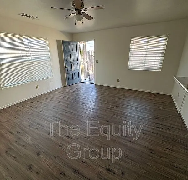 700 E Tulare Ave — Photo 4