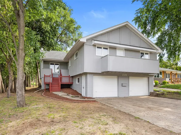 2705 Fairlawn Dr, West Des Moines, IA 50265