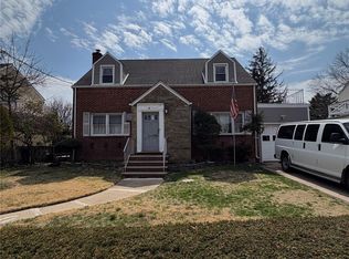 61 Hollywood Ave, Lynbrook, NY 11563