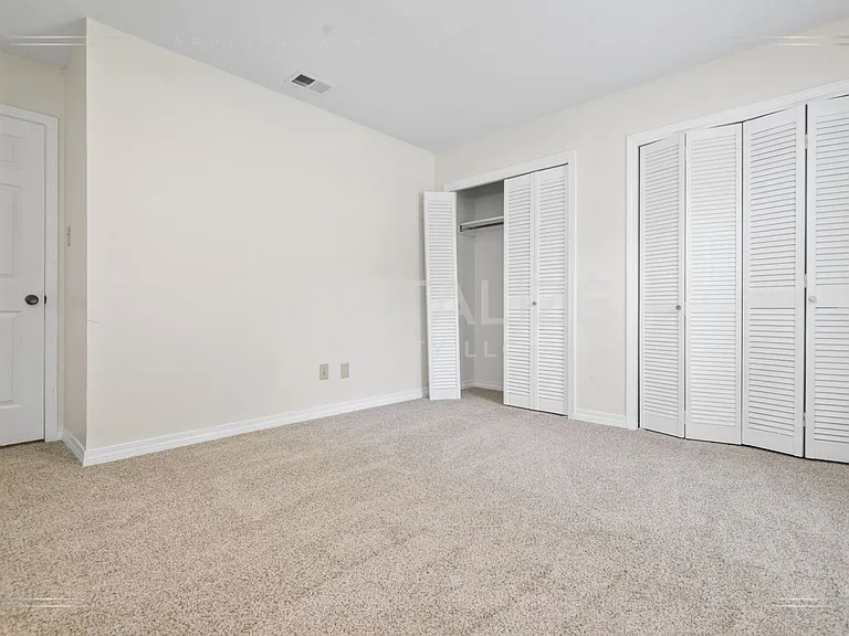 1211 Vendome Dr W — Photo 39