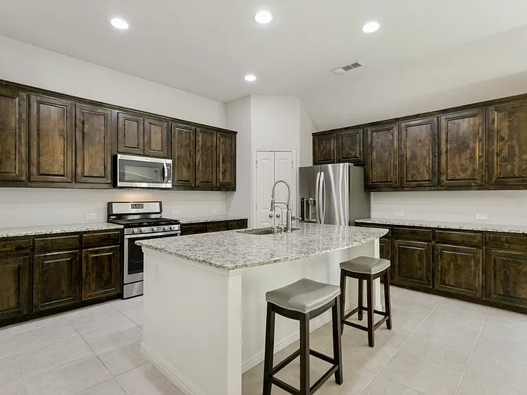 531 Catherine Ln — Photo 38