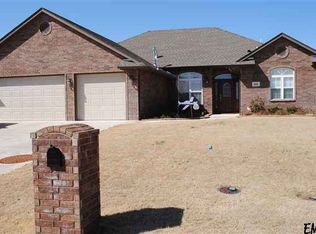 602 Cougar Ln, Enid, OK 73703