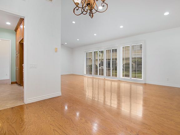 5th image of 3500 W Manchester Blvd Unit 35
