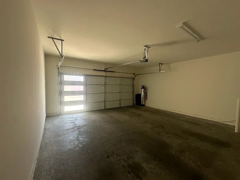 2642 E Harvard St — Photo 8