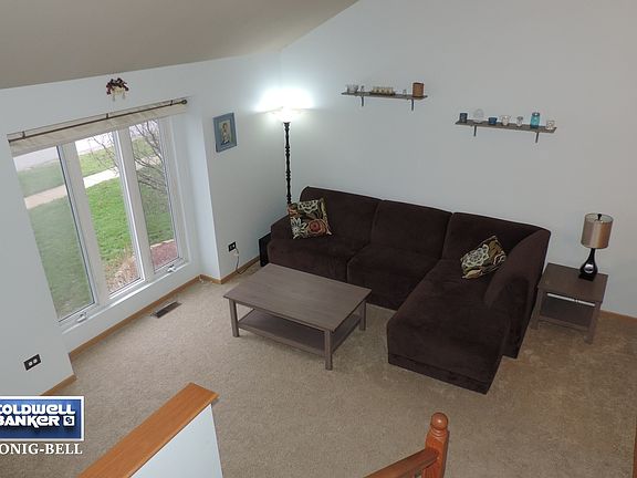 3rd image of 119 Bushthorn Dr