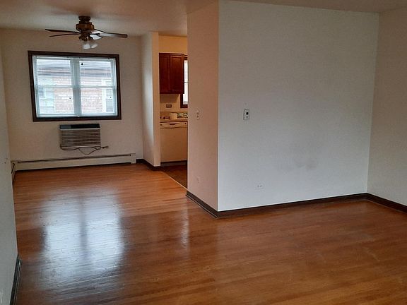 4th image of 4526 N Seeley Ave #3