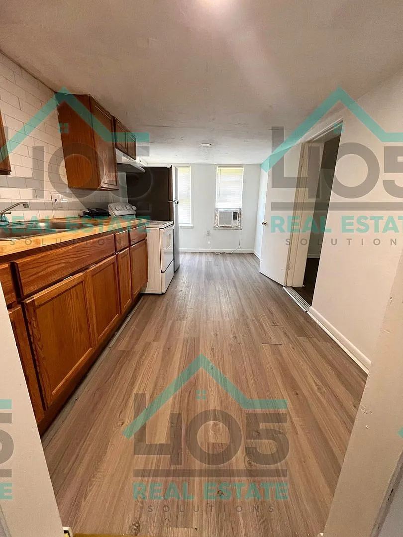2125 SW 26th St. — Photo 2