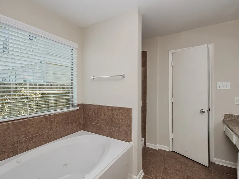 20730 Dickinson Manor Ln — Photo 6