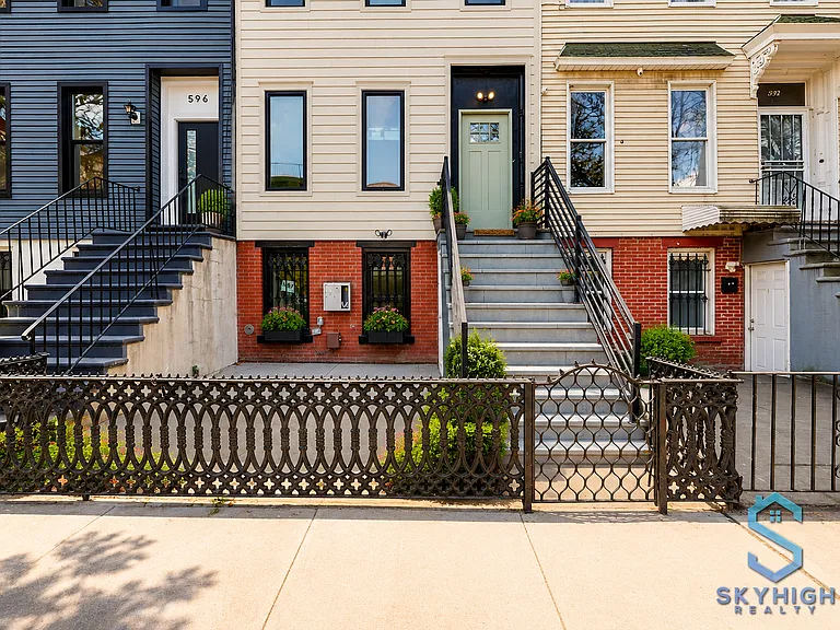 594 Van Buren St #1E — Photo 11