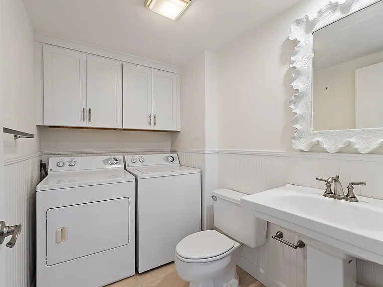 630 6th Ter — Photo 17