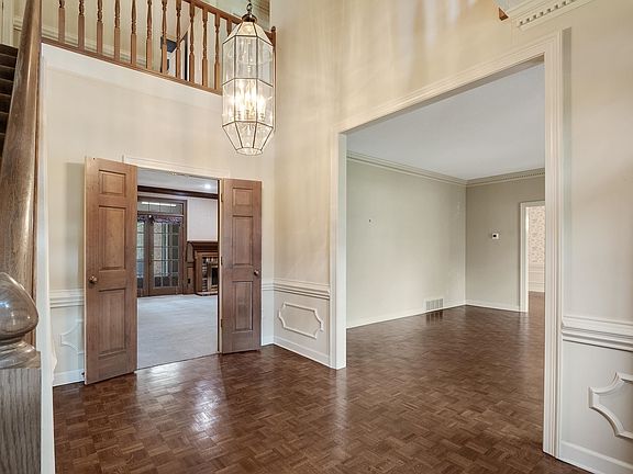 3rd image of 8674 Havenhurst Dr
